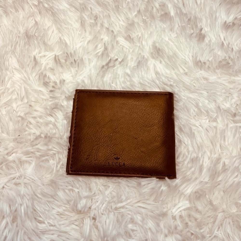 Brown‎ Leather Wallet with embossed floral design - Picture 2 of 3